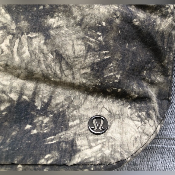 New NWT Lululemon On My Level Bag Ice Dye *Micro green tie-dye mini tote cross - Picture 5 of 9